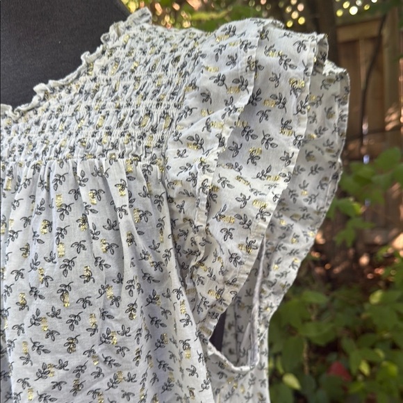 Old Navy XXL Tall Smocked Woman’s Top,Cream & Gold Shimmer Thread. 97% cotton. - Picture 4 of 11